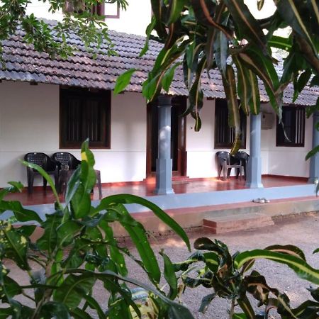 Bed and Breakfast Perch Next Door Kannur Esterno foto