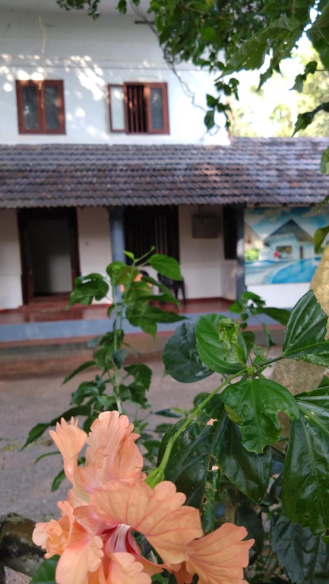 Bed and Breakfast Perch Next Door Kannur Esterno foto