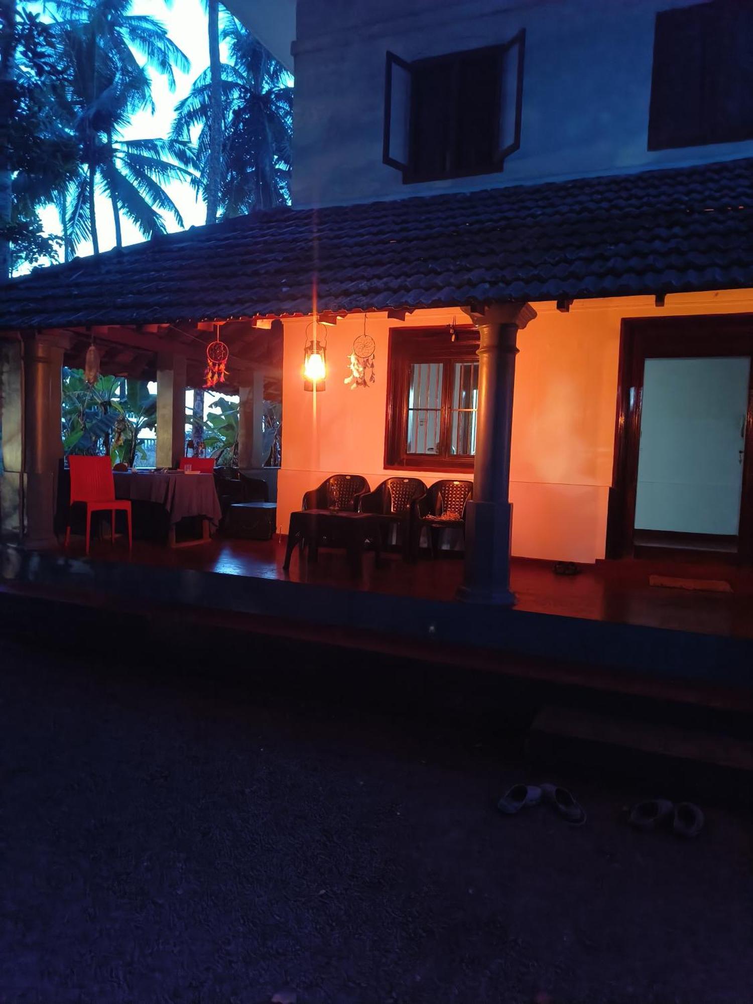 Bed and Breakfast Perch Next Door Kannur Esterno foto