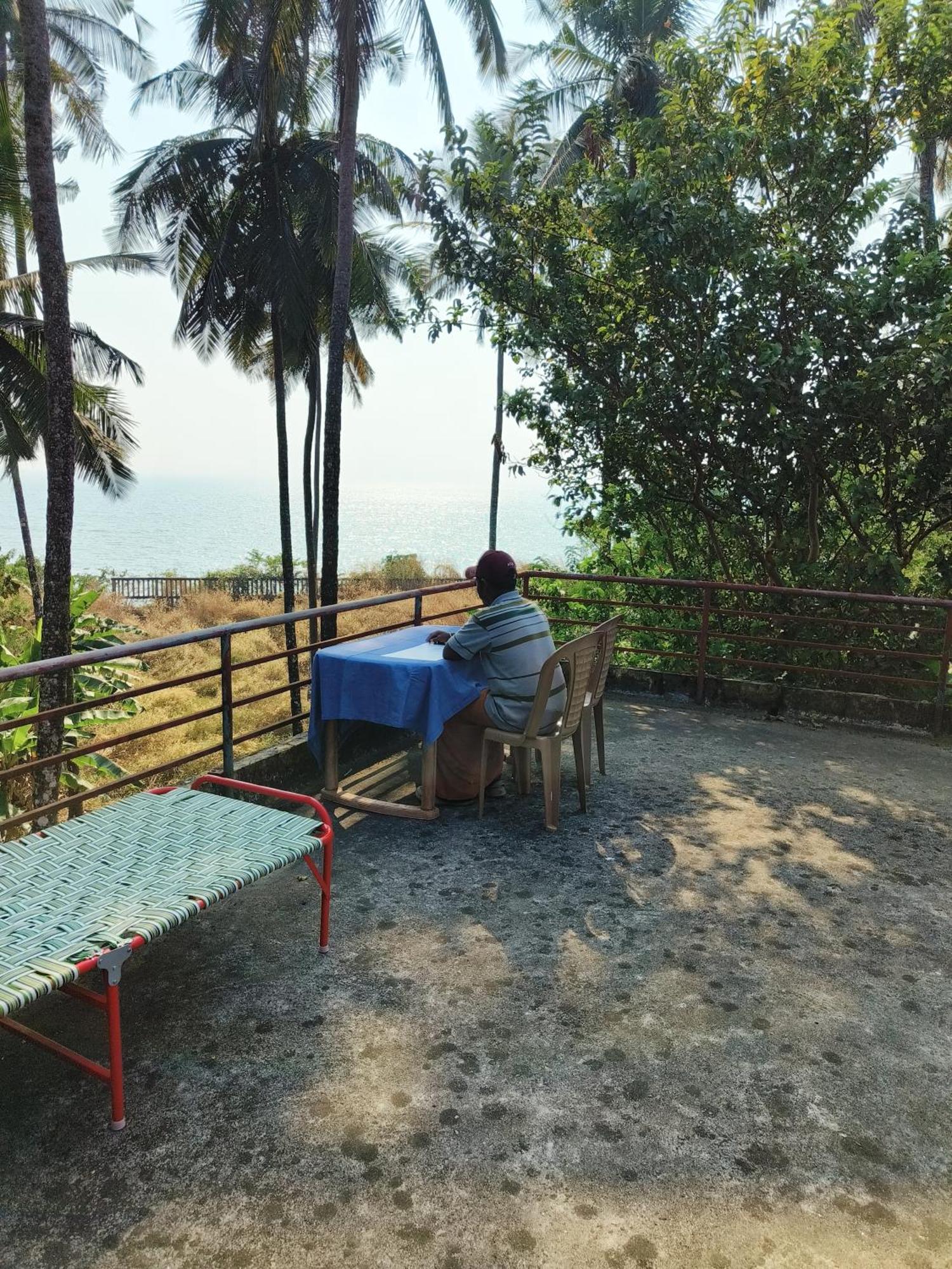 Bed and Breakfast Perch Next Door Kannur Esterno foto