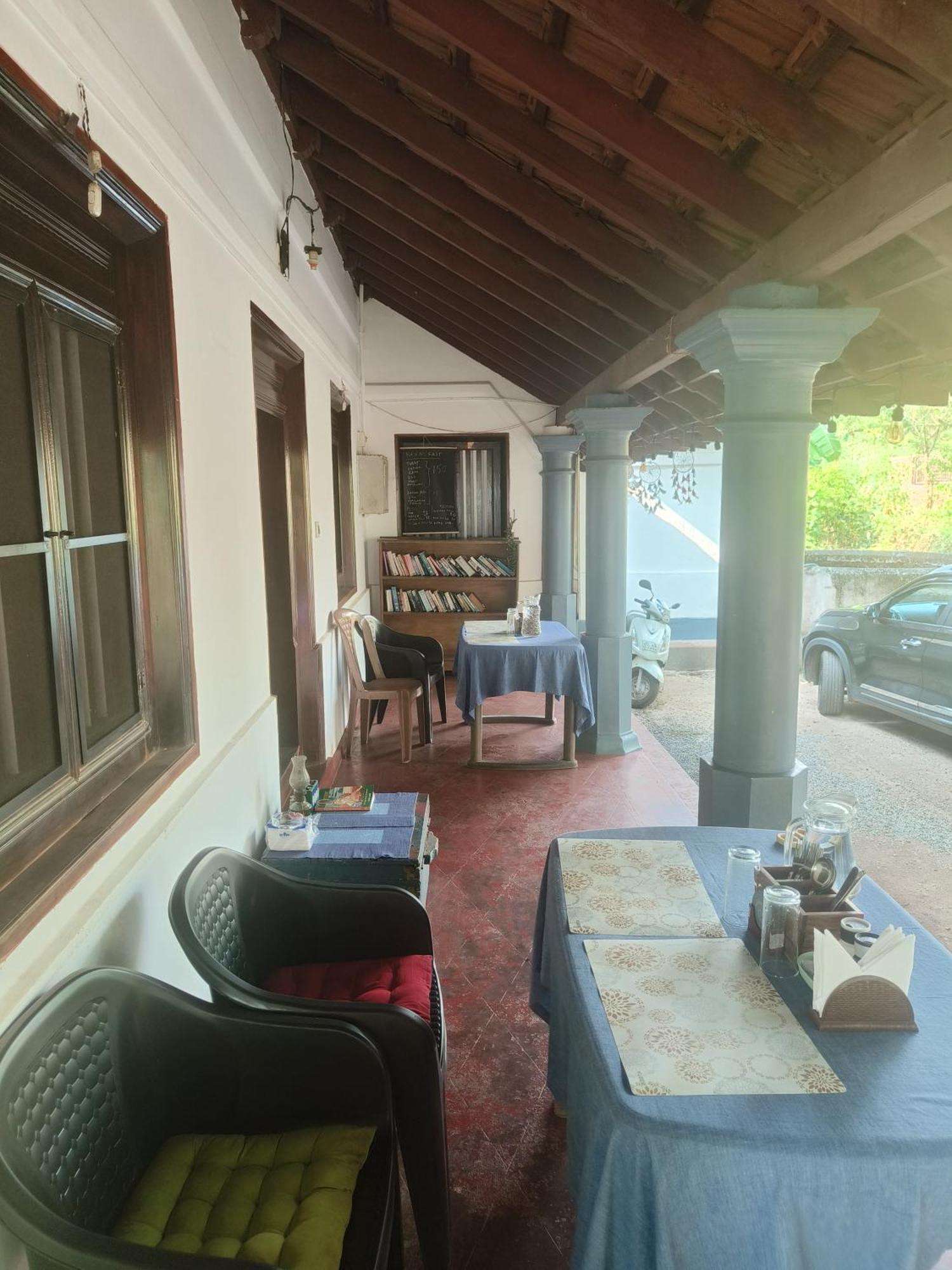 Bed and Breakfast Perch Next Door Kannur Esterno foto